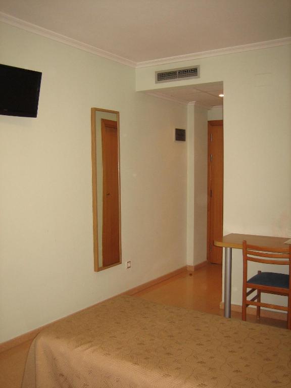 Hostal Madruga Elche Extérieur photo