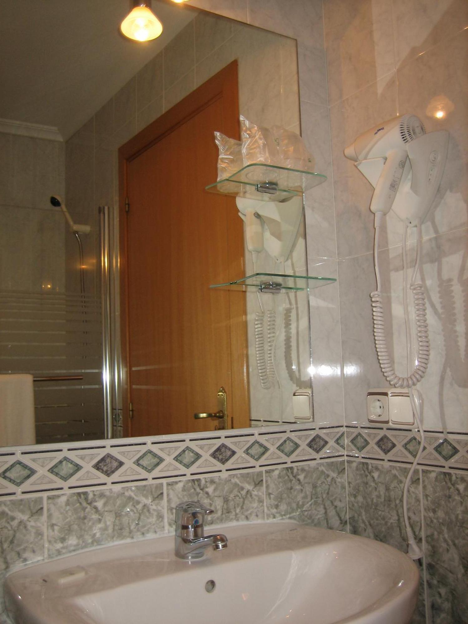 Hostal Madruga Elche Extérieur photo