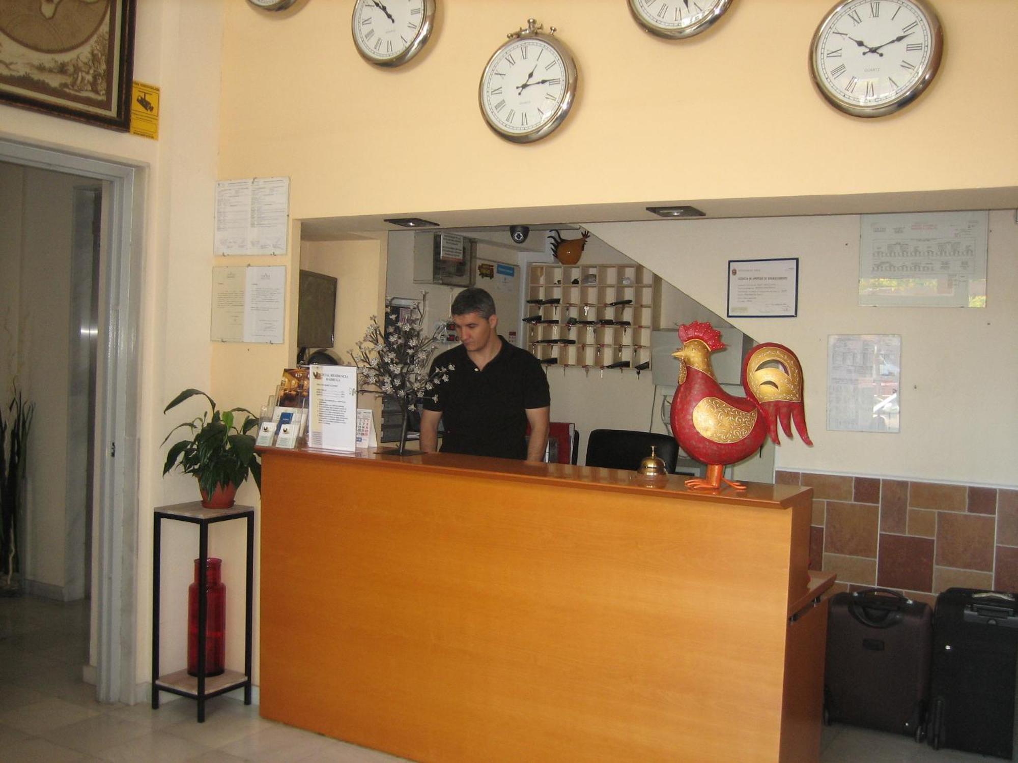 Hostal Madruga Elche Extérieur photo